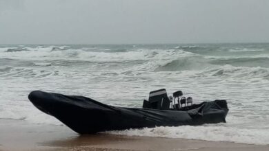 Photo of طنجة: شاطئ هوارة يلفظ “فانطوم” يشتبه في نقله للمخدرات