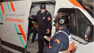 Photo of الامن يعتقل شخصين قاما بسرقة السلاح الوظيفي لشرطي