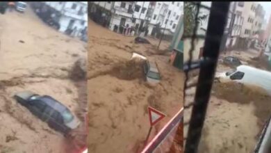 Photo of أمطار طوفانية تُغرق مدينة مغربية والسيول تجرف السيارات والشاحنات