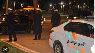 Photo of الشرطة تطيح بسائق متهور وبدون “بيرمي” دهس عمدا أربعة طلبة لا زالوا بقسم الإنعاش