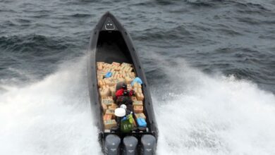 Photo of فيديو.. مهربون ينجحون في تهريب زورق مليئ بالمخدرات بمنطقة “الحجرة المثقوبة” بضواحي العرائش