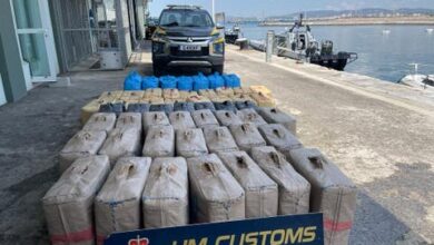 Photo of تبلغ قيمتها 9 ملايين جنيه إسترليني.. انتشال 53 حزمة حشيش بالقرب من سواحل طنجة