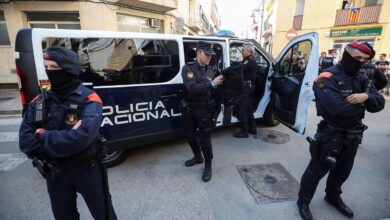 Photo of الأمن الإسباني يفكك عصابة مغربية للسطو بواسطة أسلحة نارية