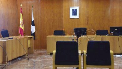 Photo of زعيمها فار بالمغرب.. محاكمة أفراد أكبر شبكة لتبييض الأموال بسبتة