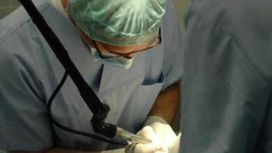 Photo of توقيف ثلاثة أشخاص يشتبه بتورطهم في مزاولة مهنة الطب بدون ترخيص