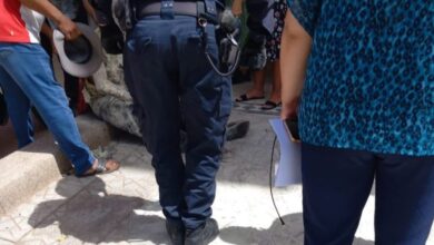 Photo of رفضت تسليمه شهادة ادارية..  جندي متقاعد يضرم النار في جسده امام ملحقة ادارية