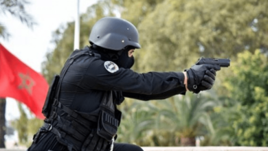 Photo of رصاصات تنهي عربدة مطلوب عنيف واجه عناصر الشرطة بسكين كبير
