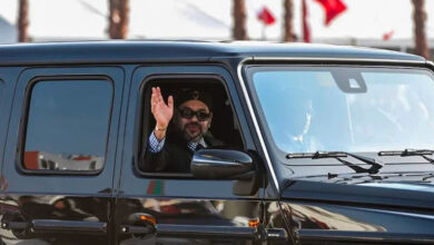 Photo of الملك يحل رفقة ولي العهد بمدينة الحسيمة لقضاء عطلة خاصة.