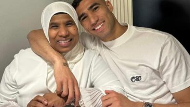 Photo of أشرف حكيمي يخطف الأنظار بسبب اطلالته الفاخرة وحقيبته المليونية (صورة)