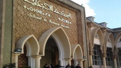 Photo of بسبب طلاق الشقاق..  زوج يشرمل زوجته في حضرة القاضي