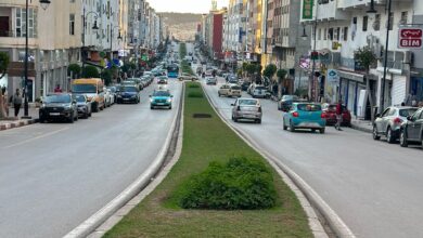 Photo of بين فندق اهلا وسيدي ادريس.. احتلال الملك العمومي ظاهرة تغزو المنطقة على مرأى من أعين السلطات