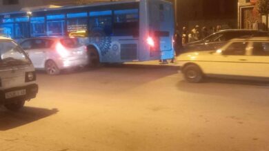 Photo of لصان يصيبان شابا بجروح بليغة ويسرقان هاتفه أثناء صعوده لحافلة بحي كورزيانة بطنجة