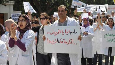 Photo of الأطباء والصيادلة وجراحوا الأسنان يرفعون يافطة الاحتجاج في وجه أيت طالب