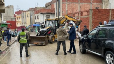 Photo of مصالح الملحقة 19 مكرر بطنجة تحرر أزقة وشوارع بترابها من محتلي الملك العام -صور-