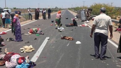 Photo of إنقلاب سيارة لنقل العاملات الزراعيات يودي بحياة سيدة و يخلف عدة جرحى