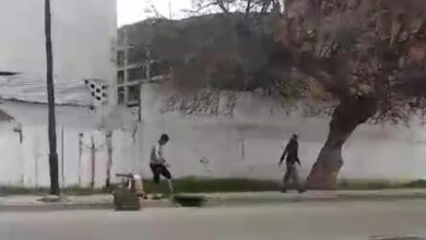 Photo of أمن طنجة يشن حملة على سارقي البالوعات الحديدية ويعتقل شخصين متلبسين