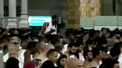 Photo of معتمر “عملاق” في الحرم المكي يثير تفاعلا كبيرا على السوشيال ميديا (فيديو)