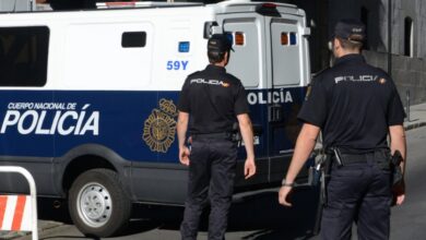 Photo of الشرطة الاسبانية تلقي القبض على لص جزائري أجبر مغربية على تنفيذ عمليات سرقة معه