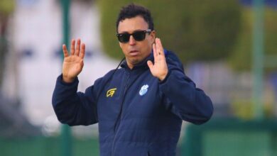Photo of هلال الطير :”ليس كل من يعرف 17 قانونا ولديه صافرة سوف يصبح حكما”