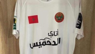 Photo of هل تلغى المباراة؟.. مراقب المباراة المكلف من “الكاف” :الأقمصة التي خصصها الإتحاد الجزائري لنهضة بركان غير قانونية”