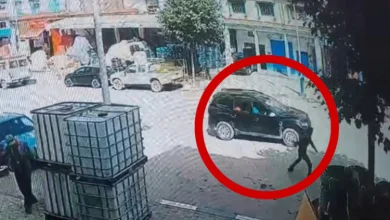 Photo of باب برد.. مختل يرشق سيارة قائد بحجر ويرسل عون جماعة للمستعجلات
