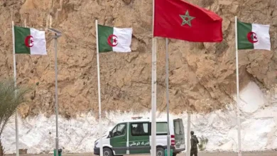Photo of رواد التواصل الاجتماعي يسخرون من قرار الجزائر فرض تأشيرة على المغاربة
