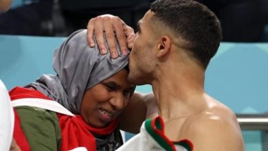 Photo of حكيمي ينوه بدور والدته في نجاح مسيرته الكروية
