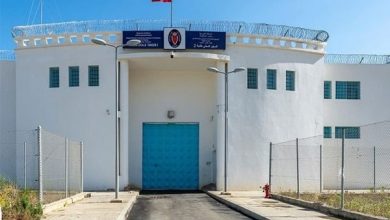 Photo of “بوحمرون” يغلق قاعات المحاكم بطنجة ويفرض المحاكمة عن بعد