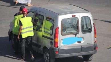 Photo of طالبوه بـ 65 درهم.. توقيف حارسين للسيارات اعتديا على صاحب سيارة وزوجته الحامل