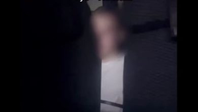 Photo of كاد يتسبب بكارثة.. راكب حاول فتح باب الطوارئ بالقوة أثناء الطيران وتدخل في الوقت المناسب لتأمين هبوطها