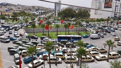 Photo of نقابات سيارات الأجرة الصغيرة بطنجة تندد بإقصائها من العمل بمطار ابن بطوطة