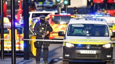 Photo of الشرطة الفرنسية تقتل تونسيا بعد طعنه 5 أشخاص أحدهم في حالة حرجة