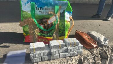 Photo of جمارك طنجة المتوسط تحجز 9000 قرص مخدر وتوقيف سائق الشاحنة
