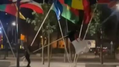 Photo of فيديو نزع علم دولة مشاركة في “الكان” يجر قاصرين إلى القضاء