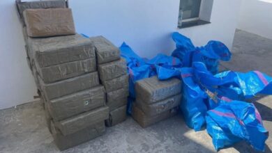 Photo of أمن طنجة يقتحم مخزنا بميناء الصيد البحري ويحجز رزما مهمة من المخدرات