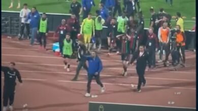 Photo of الاتحاد الافريقي يدين شغب مباراة الأهلي والجيش الملكي ويتخذ قرارا مهما