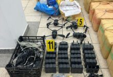 Photo of إحباط تهريب دولي للمخدرات بوجدة وتفكيك شبكة إجرامية بحجز 700 كلغ من الشيرا وطائرات مسيرة