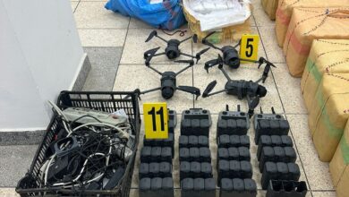 Photo of إحباط تهريب دولي للمخدرات بوجدة وتفكيك شبكة إجرامية بحجز 700 كلغ من الشيرا وطائرات مسيرة