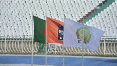 Photo of السلطات الجزائرية تواصل حماقاتها وتمنع رفع العلم المغربي خلال مباراة أسفي واتحاد العاصمة