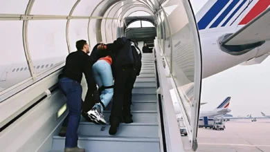 Photo of بعد سنوات من الخدمة.. فرنسا ترحل عاملا مغربيا لدى عائلة اليميني “جان ماري لوبان”