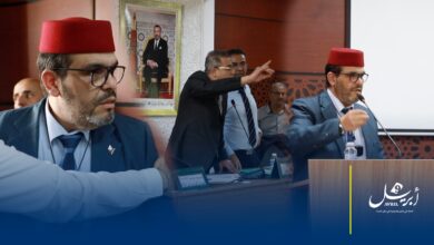 Photo of مستشارون يحتجون على تدخلات العوامي ويخيرون رئيس مقاطعة بني مكادة بين إخراجه أو الانسحاب