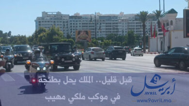 Photo of قبل قليل.. الملك يحل بمدينة طنجة في موكب ملكي مهيب
