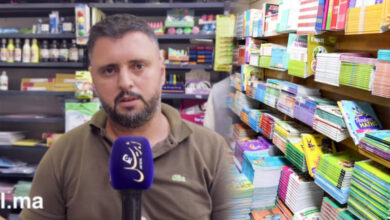 Photo of استعدادا للدخول المدرسي.. صاحب مكتبة يطمئن الأسر بشأن وفرة المقررات رغم زيادات في أسعار بعضها