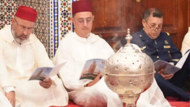 Photo of بضريح بوعرقية بطنجة .. الوالي التازي وعدد من الشخصيات العسكرية والمدنية يحيون ذكرى المولد النبوي الشريف