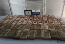 Photo of شحنة كوكايين ضخمة داخل خزان شاحنة تسقط في قبضة الجمارك بالكركرات
