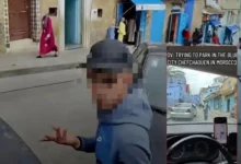Photo of نحو 6 ملايين مشاهدة.. سائح إنجليزي يفجر الجدل بسبب مواقف السيارات في شفشاون
